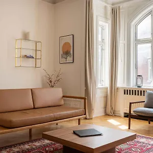 Lovely 3Br Manor Apartment 5 Min From Tivoli Gardens Copenaghen