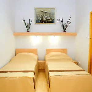 centrooms-house.inbudapesthotels.com/