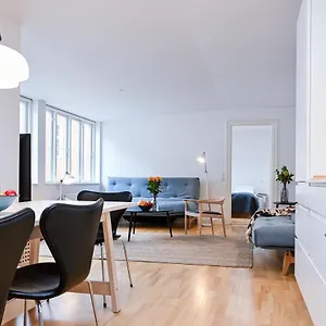 Sanders Tower - Dreamy Two-bedroom In Charming Apartment